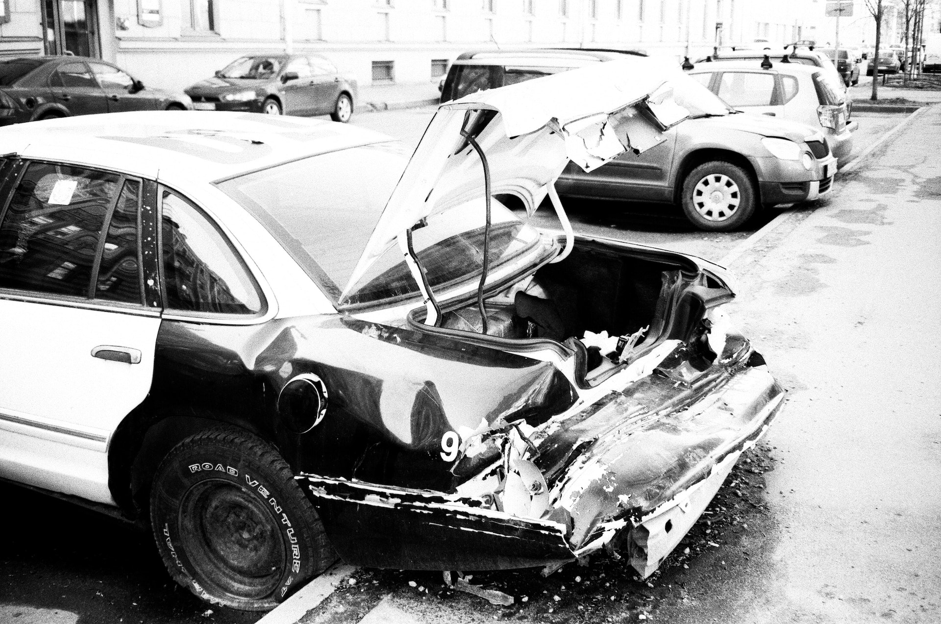 een kapotte auto verkopen aan een autodemontagebedrijf